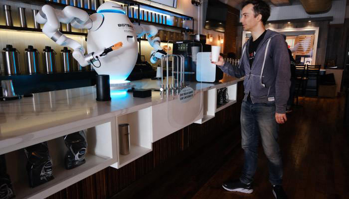 این ربات باریستا قهوه درست می‌کند! + تصاویر