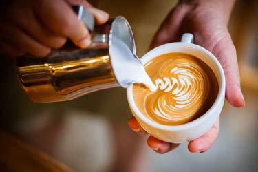 مضرات نوشیدن قهوه صبحگاهی که اغلب مردم از آن غافل‌‌اند