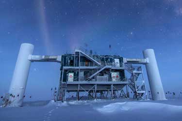 اشباح کیهانی در یخ‌های قطب جنوب چه می‌کنند؟