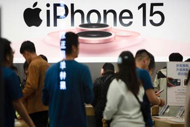کاهش فروش آیفون در چین همزمان با شدیدترین افت درآمد سالانه اپل